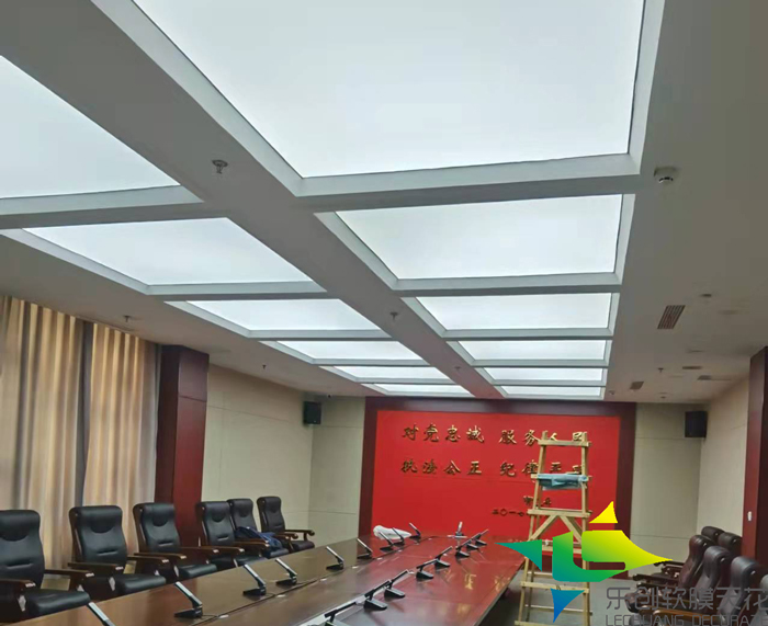 祝賀公司泰安公安局高新區分局會議室軟膜天花吊頂安裝順利完工